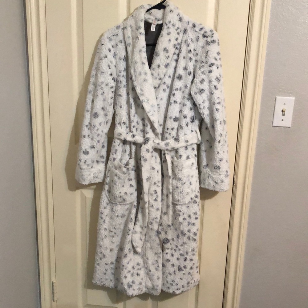 Women’s robe